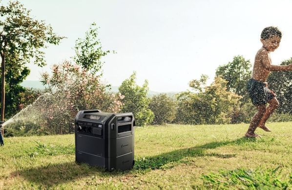 Комплект Портативна електростанція Segway CUBE 1000, 2584 Вт заг (R-Drive 4400 Вт), 1024 Вт/год, IPX3, BT, розширення ємності, швидка зарядка + портативна сонячна панель 300 Вт (AA.13.04.02.0004-SET300) [101213]