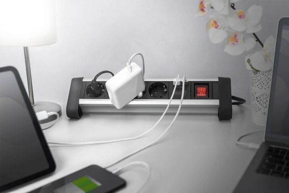Блок розеток DIGITUS Office, 4xSchuko 16A, 2xUSB 2A, вимикач, 1.5м, вилка Schuko (DA-70614) [113219]