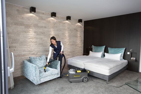 Пилосос професійний миючий Karcher Puzzi 10/1 1250Вт 254мБар контейнер 10/9л 10.5кг (1.100-131.0) [105544]