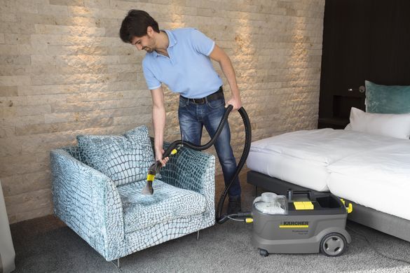 Пилосос професійний миючий Karcher Puzzi 10/1 1250Вт 254мБар контейнер 10/9л 10.5кг (1.100-131.0) [105544]