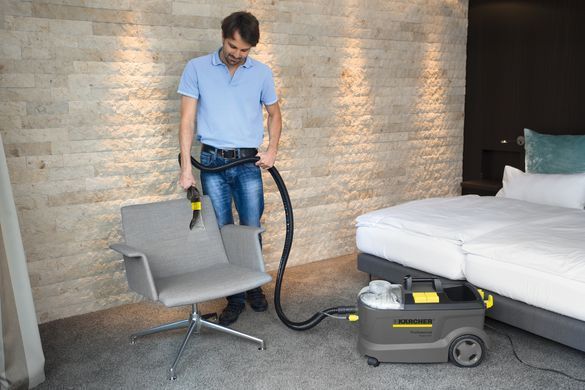 Пилосос професійний миючий Karcher Puzzi 10/1 1250Вт 254мБар контейнер 10/9л 10.5кг (1.100-131.0) [105544]