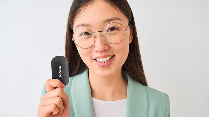 Твердотільний запам&rsquo;ятовувальний пристрій накопичувач (SSD) USB3.2 500GB EXT. KIOXIA (LXD20K500GG8) [504078]