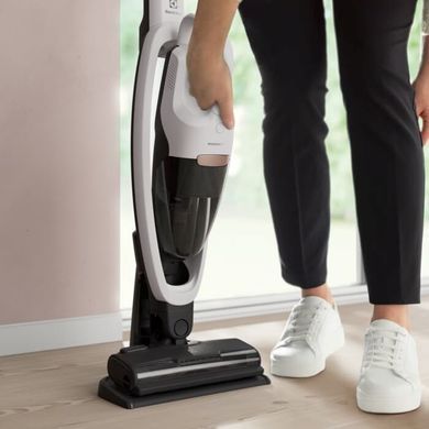 Пилосос Electrolux безпровідний, конт пил -0.3л, автон. робота до 55хв, вага-2.8кг, НЕРА, 2в1, турбо-щітка, BRC, 4 насадки, білий (ES52HB25SH) [12356]