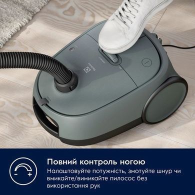 Пилосос Electrolux мішковий, 750Вт, 3.5л, HEPA12, s-bag, 3 насадки, зелений (EB61C1OG) [15652]