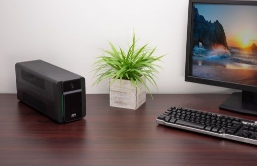 Джерело безперебійного живлення APC Easy UPS 900VA/480W, 4xC13 (BVX900LI) [102961]