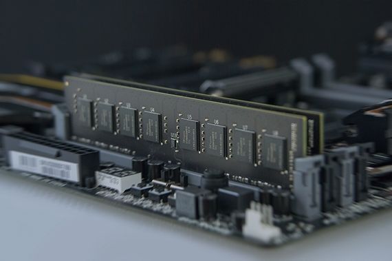 Модуль пам`яті DDR4 8GB/2400 Team Elite (TED48G2400C1601) [606120]