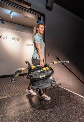 Пилосос професійний миючий Karcher Puzzi 8/1 Adv 1200Вт 270мБар контейнер 8/7л 8.6кг (1.100-241.0) [110811]