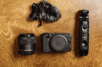Цифрова камера Canon EOS R50 V RF-S 14-30 IS STM PZ Content Creator Kit (6895C030AA) [202615]