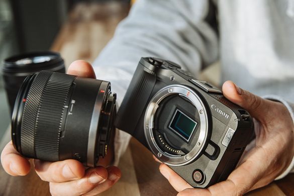Цифрова камера Canon EOS R50 V RF-S 14-30 IS STM PZ Content Creator Kit (6895C030AA) [202615]