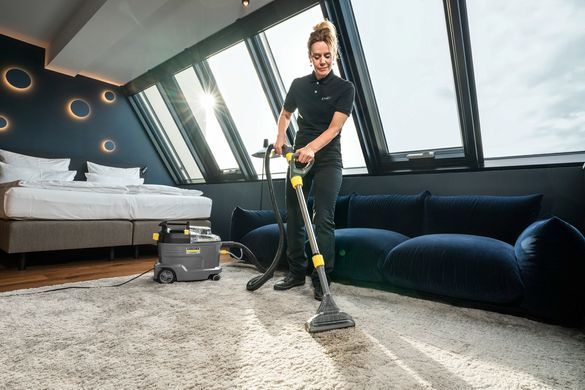 Пилосос професійний миючий Karcher Puzzi 8/1 Adv 1200Вт 270мБар контейнер 8/7л 8.6кг (1.100-241.0) [110811]