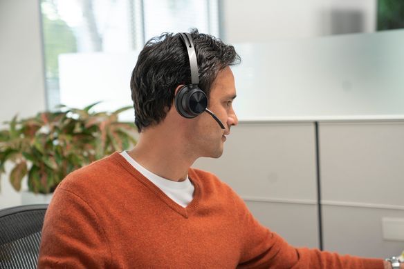 Гарнітура комп'ютерна стерео On-ear Poly Voyager Focus 2, USB-A, Bluetooth, всеспрямований, ANC, Acoustic fence, чорний (76U46AA) [107425]
