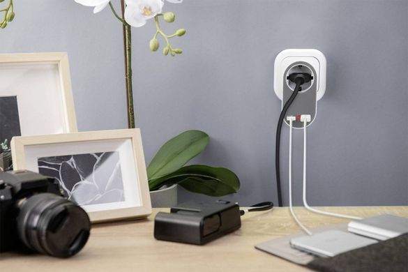 Зарядний пристрій DIGITUS Universal USB + Power Socket (DA-70617) [108369]