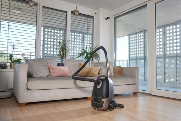 Пилосос Gorenje мішковий, 890Вт, 4л, HEPA, телескоп, LED-дисплей, турбощітка, чорний (VCE48AFBKGO) [105722]