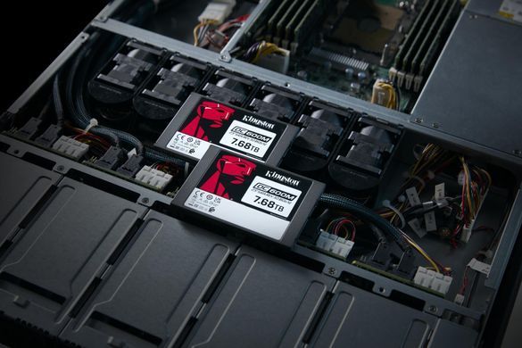 Твердотільний запам&rsquo;ятовувальний пристрій накопичувач (SSD) SATA2.5" 7.68TB 6GB/S KINGSTON (SEDC600M/7680G) [501536]