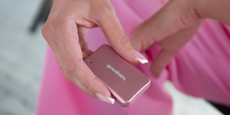 SSD накопичувач Goodram 2TB HX200 ROSE GOLD USB TYPE-C + A (SSDPR-HX200-2K0-RG) [204206]