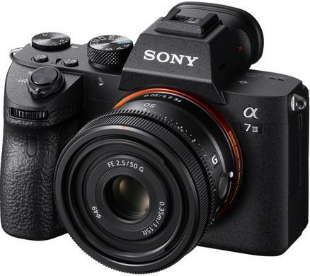 Об'єктив Sony 50mm, f/2.5 G для камер NEX (SEL50F25G.SYX) [107848]