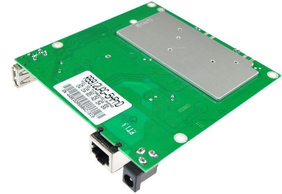 Маршрутизатор Mikrotik RB912UAG, 600Mhz Atheros CPU, 64MB RAM, 1xGigabit (RB912UAG-2HPND) [401416]