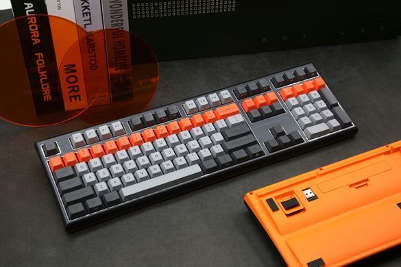 Клавіатура механічна Varmilo Lure VBM108 Bot: Lie 108Key, EC V2 Sakura, USB-A, EN, White Led, чорний (A01A003A9A4A01A005) [103579]
